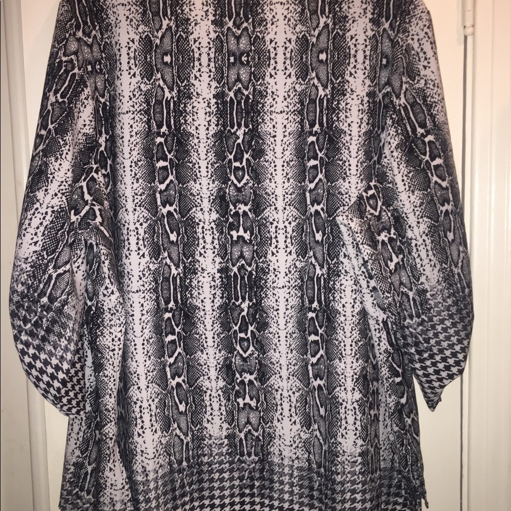 Plus Size Top - Picture 2 of 6